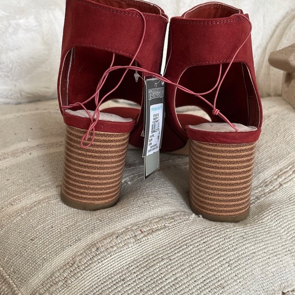 Primark | Block Heel | Sandal - Picture 3 of 8